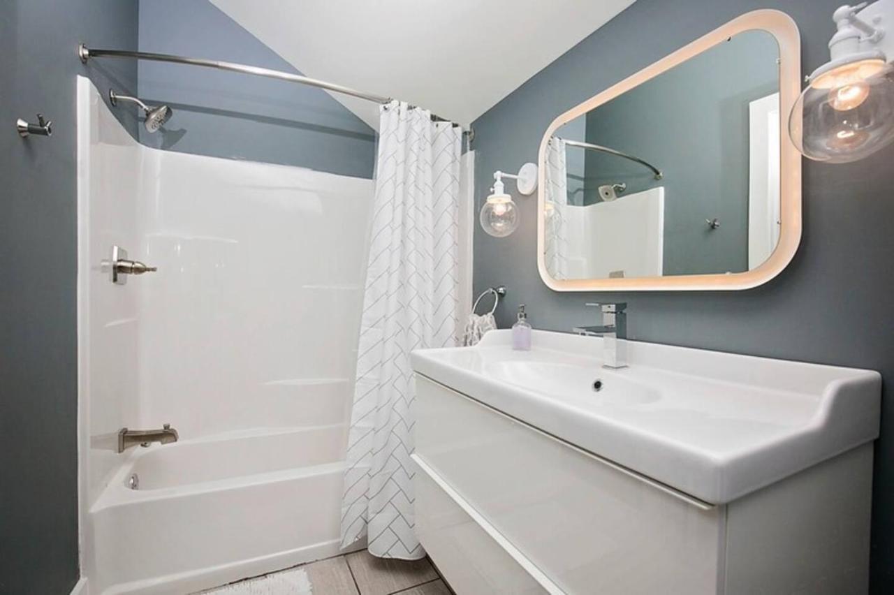 Park Carriage House Rest & Explore With Hollyhock Louisville Bagian luar foto