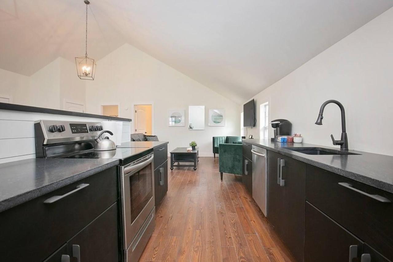 Park Carriage House Rest & Explore With Hollyhock Louisville Bagian luar foto